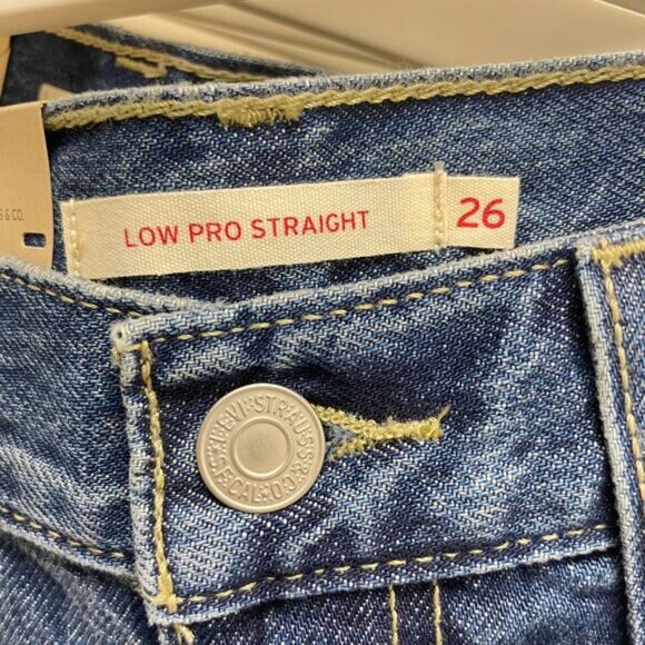 Levi's NWT Women's 26 Medium Wash Cotton Mid Rise Low Pro Classic Straight Jeans - Picture 5 of 7
